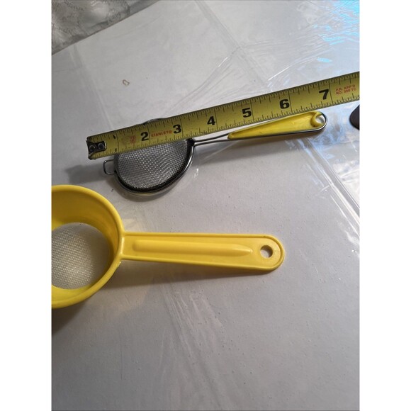 1 Vintage Hand Held Strainer Sifter 1 Plastic Strainer/1 Pampered Chef Pan Scrap - Picture 5 of 6